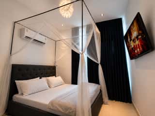 The guest suite: the bed under its mosquito net